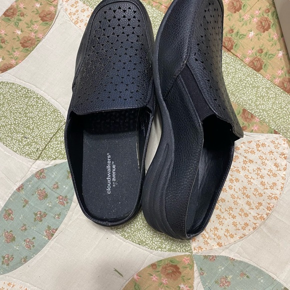 Women’s black s 10 wide cloudwalker by avenue clogs NWOT never worn - Picture 3 of 6